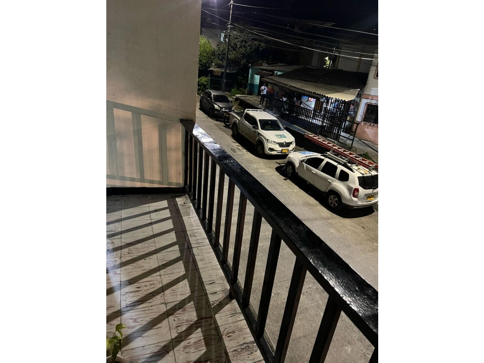 Venta de casa de 3 niveles 4 aptos independientes Camilo Torres