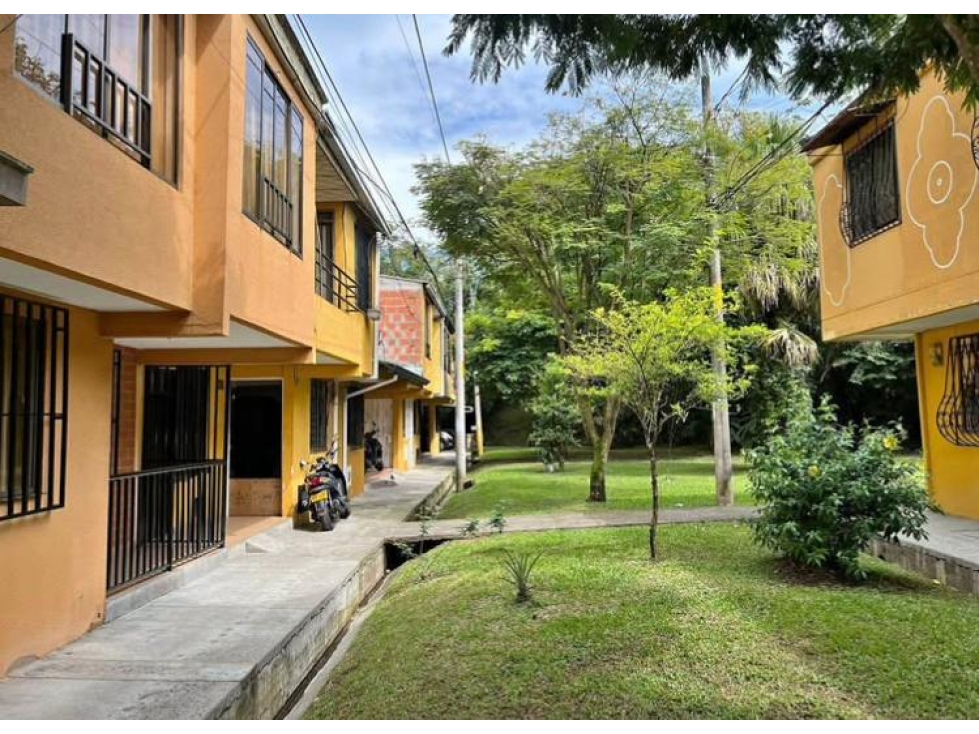 SE VENDE CASA EN BIRMANIA CON VIVIENDAS INDEPENDIENTES