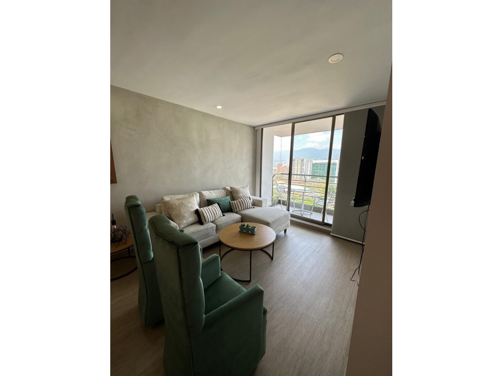 Apartamento en arriendo en Balsos de Oviedo — foto 2