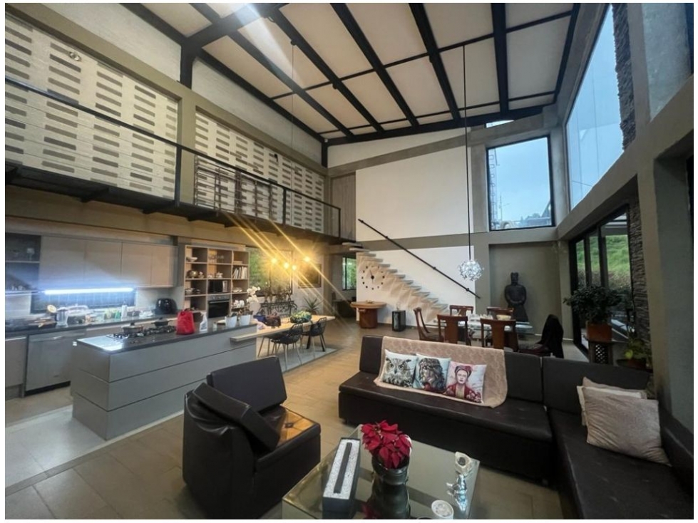 SE VENDE CASA EN ALTOS DE LAS PALMAS
