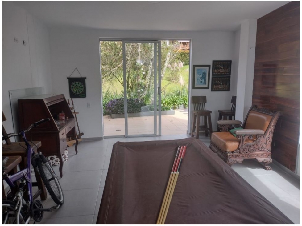 SE VENDE CASA EN ENVIGADO ALTOS DEL ESCOBERO.
