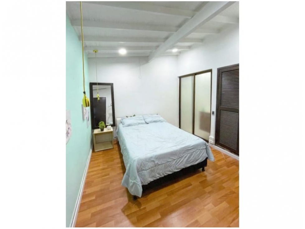 SE VENDE CASA EN LA CASTELLANA