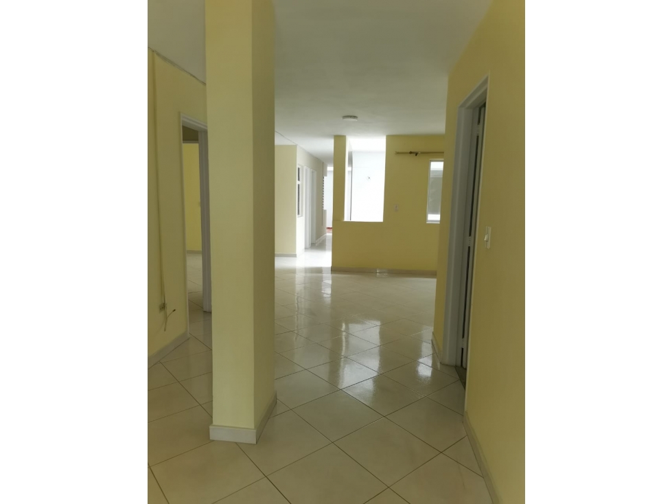 SE VENDE CASA PRIMER PISO EN EL BARRIO SIMÓN BOLÍVAR — foto 2