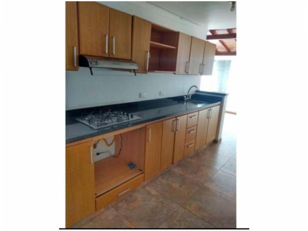 SE VENDE CASA EN ESTADIO