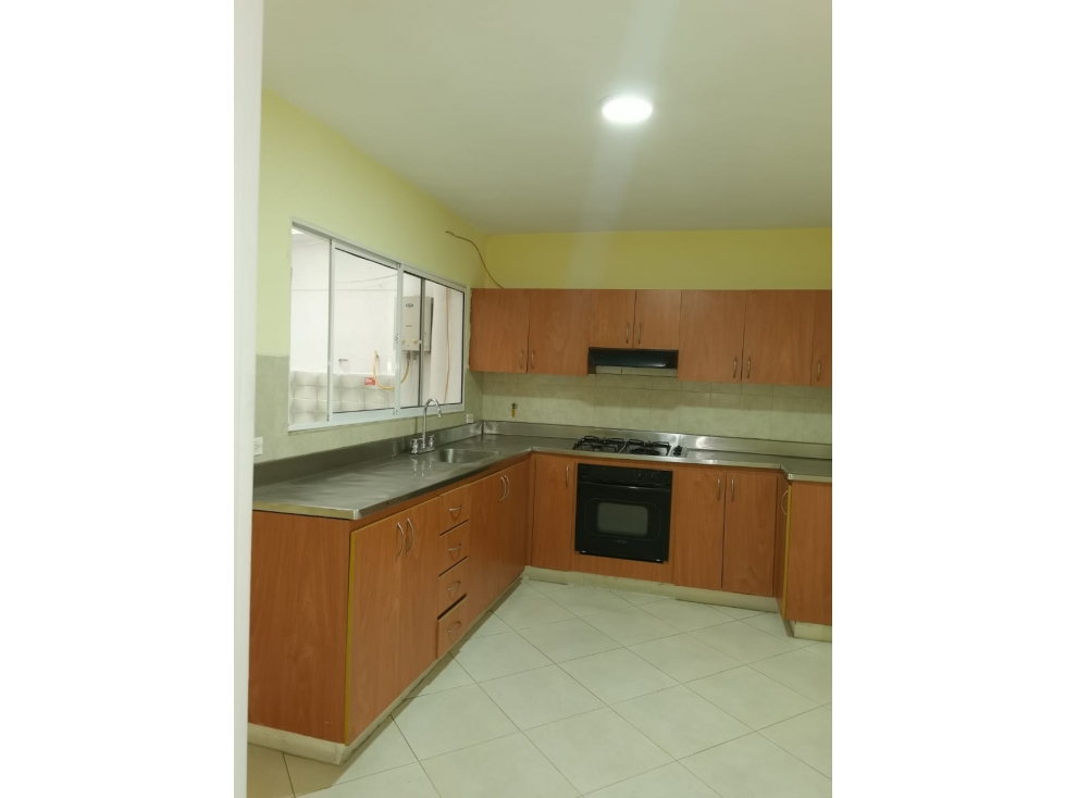 SE VENDE CASA PRIMER PISO EN EL BARRIO SIMÓN BOLÍVAR