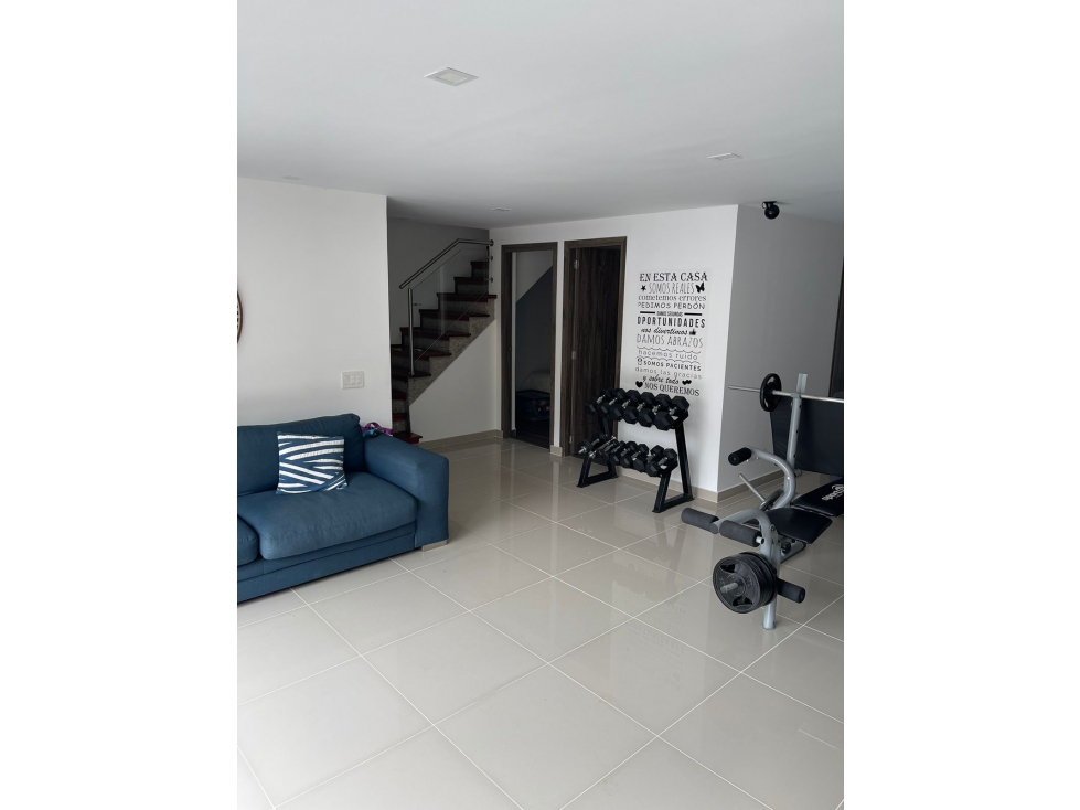 Venta de CASA de 3 PISOS en CUMBRES-ENVIGADO — foto 4