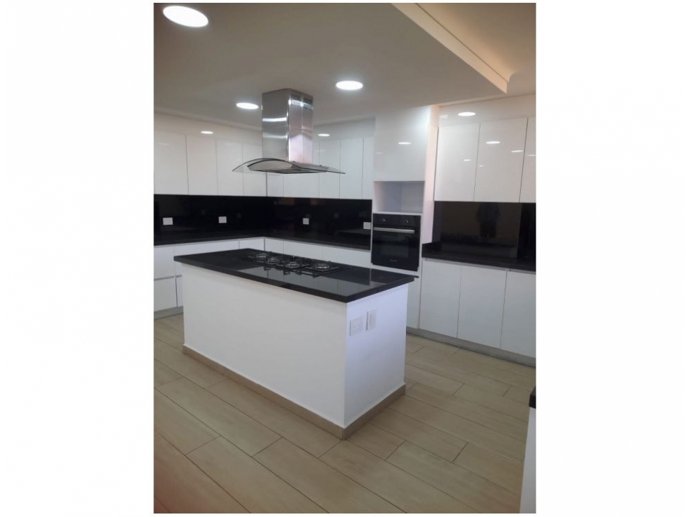 SE VENDE APARTAMENTO EN LOS BALSOS EL POBLADO.