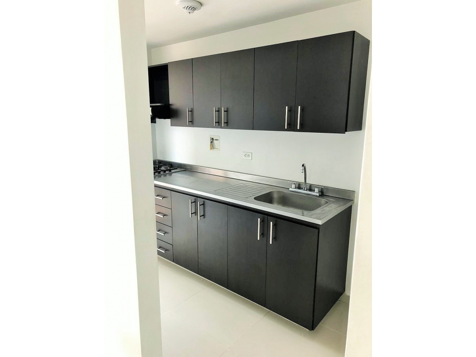 VENDO APARTAMENTO URB LOS ARBOLES, CERCA ESTACION NIQUIA — foto 2