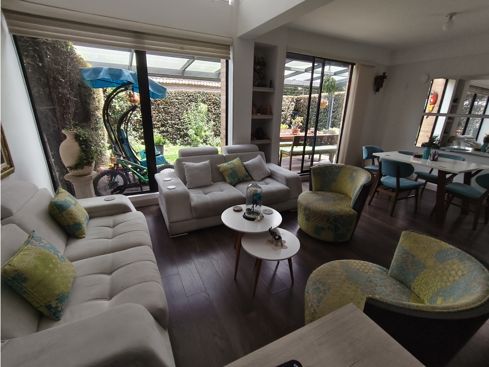 CASA EN VENTA DE 3 NIVELES CON PÉRGOLAS - CAJICÁ, C/MARCA