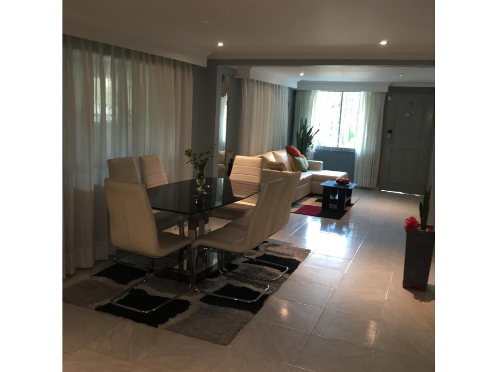 CASA DE TRES PISOS EN VENTA, EN LA FLORESTA (CARTAGENA)