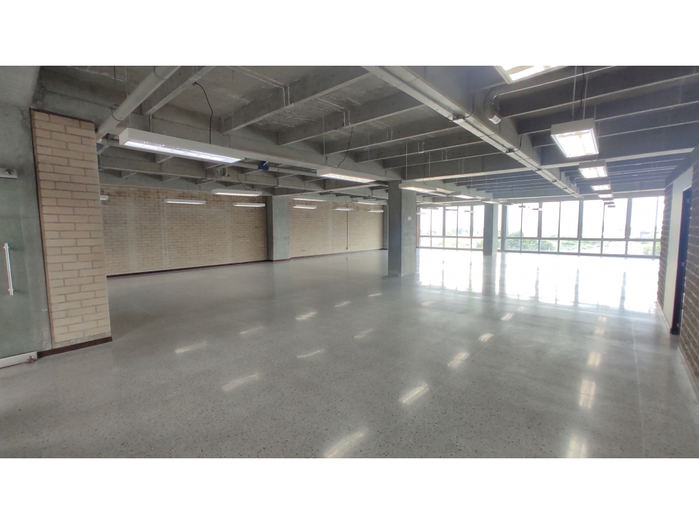 350m2 Oficina en arriendo Guayabal - Medellín