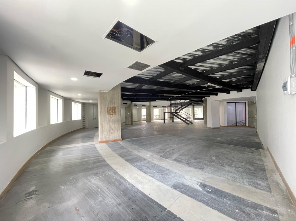 728m2 Local en arriendo en El Poblado — foto 2