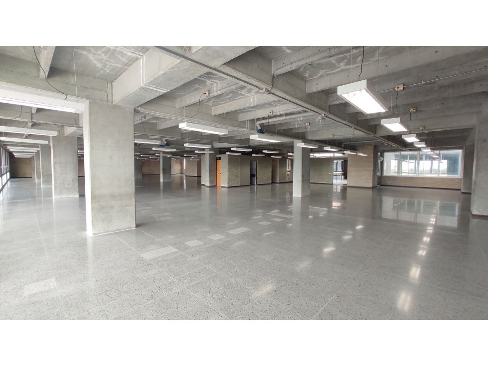 350m2 Oficina en arriendo Guayabal - Medellín — foto 4