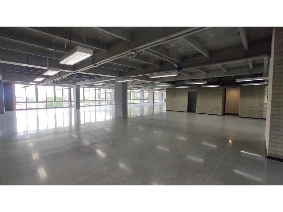 350m2 Oficina en arriendo Guayabal - Medellín — foto 2