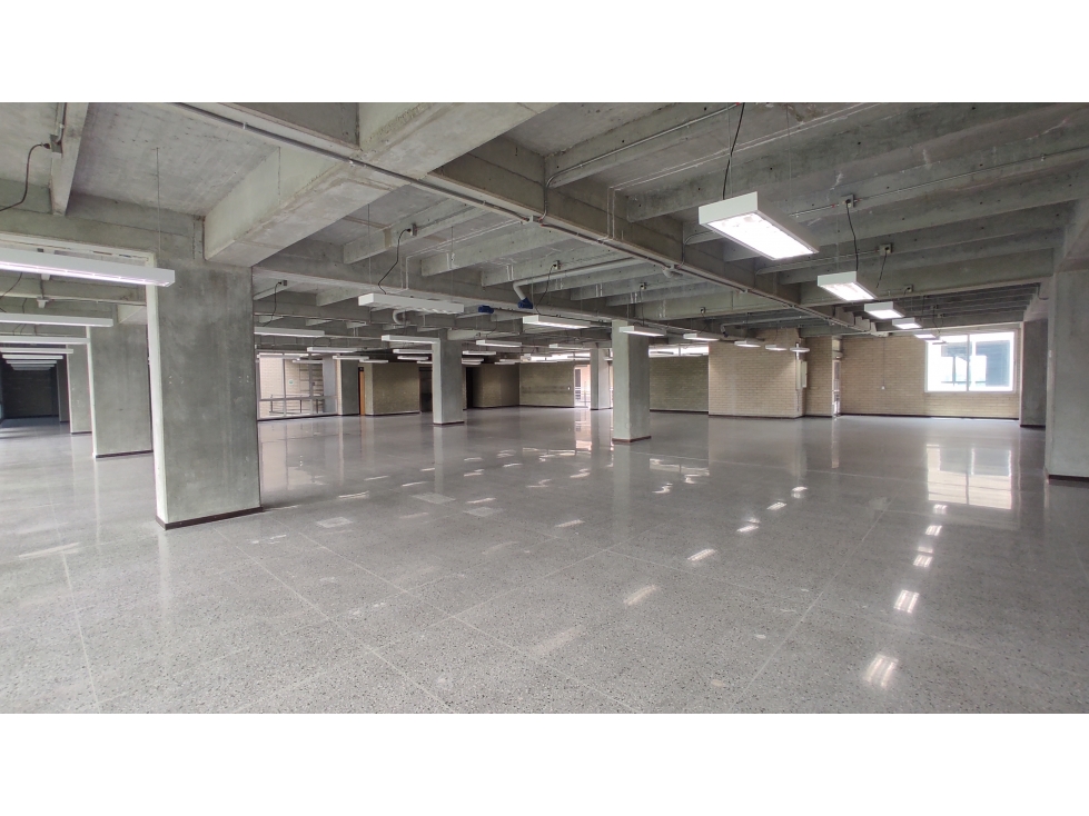 925m2 Oficina Arriendo CEOH Guayabal - Medellín