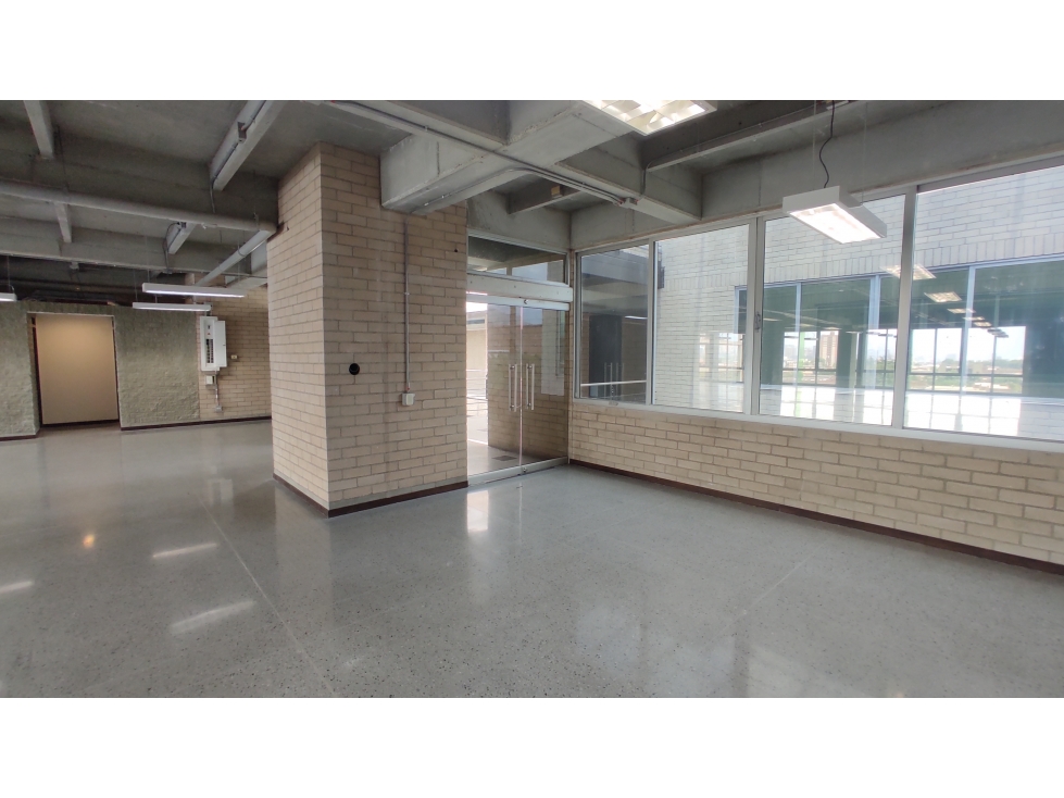 350m2 Oficina en arriendo Guayabal - Medellín — foto 3