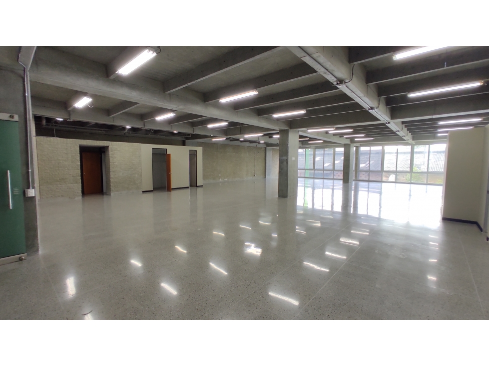 178m2 Oficina Arriendo Guayabal - Medellín