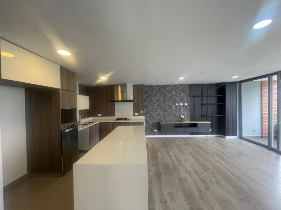 205m2 apartamento en arriendo Loma de las Brujas Envigado — foto 2