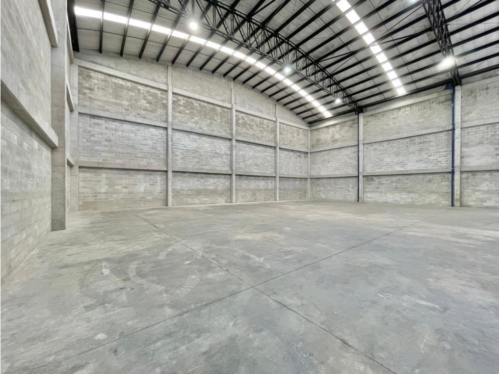 715M2 En Girardota Parque Industrial Bodega Arriendo - 1