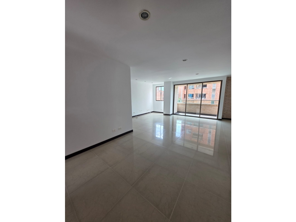Apartamento en Laureles Gran Ubicación. Excelente Vista — foto 2