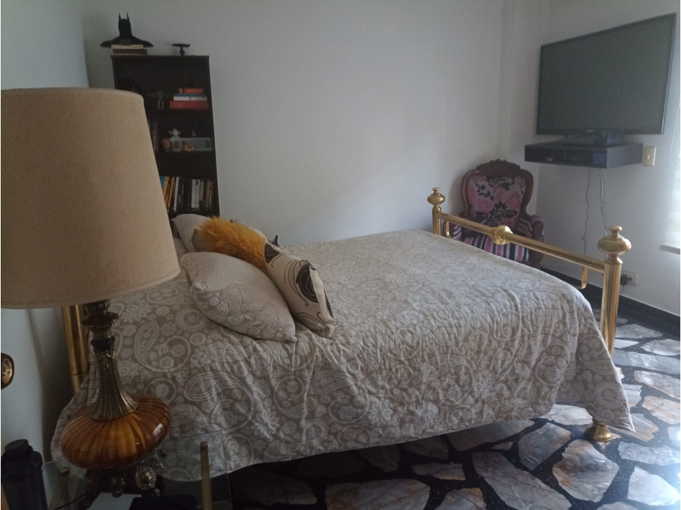 Apto en edificio en El Poblado 200m2. $950K. Rango 9 — foto 3