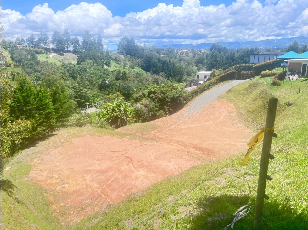 Lote mixto explanado en Mampuesto Rionegro en unidad abierta