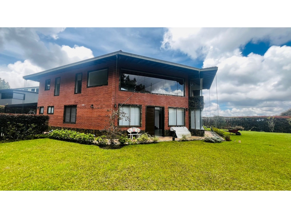 Venta y arriendo Casa Campestre en Envigado loma del Escobero