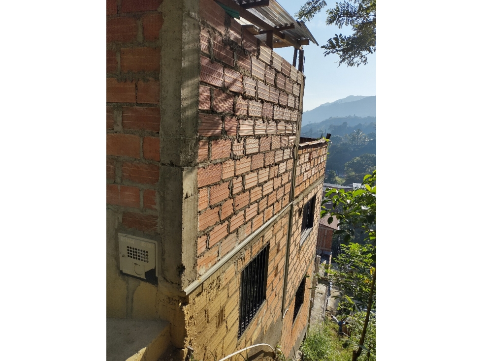 CASA PARA REMODELAR O INDEPENDENDIZAR EN ZONA RURAL DE BARBOSA - 6