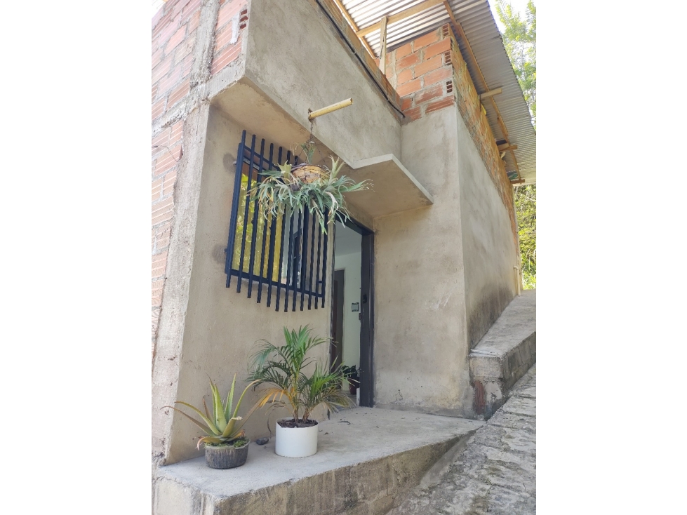 CASA PARA REMODELAR O INDEPENDENDIZAR EN ZONA RURAL DE BARBOSA - 1