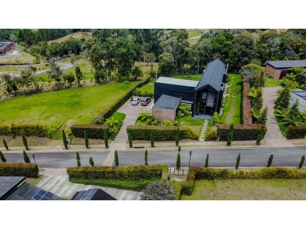 CASA EXCLUSIVA EN ALTO DE LAS PALMAS — foto 4