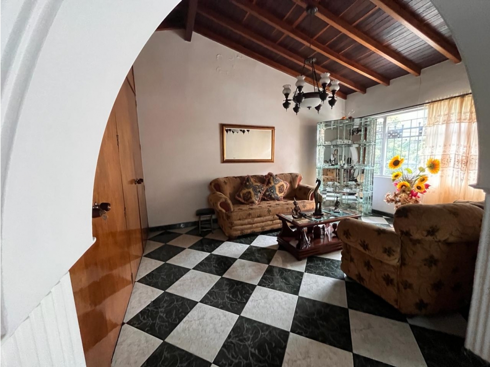 CASA SEGUNDO PISO CON AIRE Y PARQUEADERO EN BOSTON