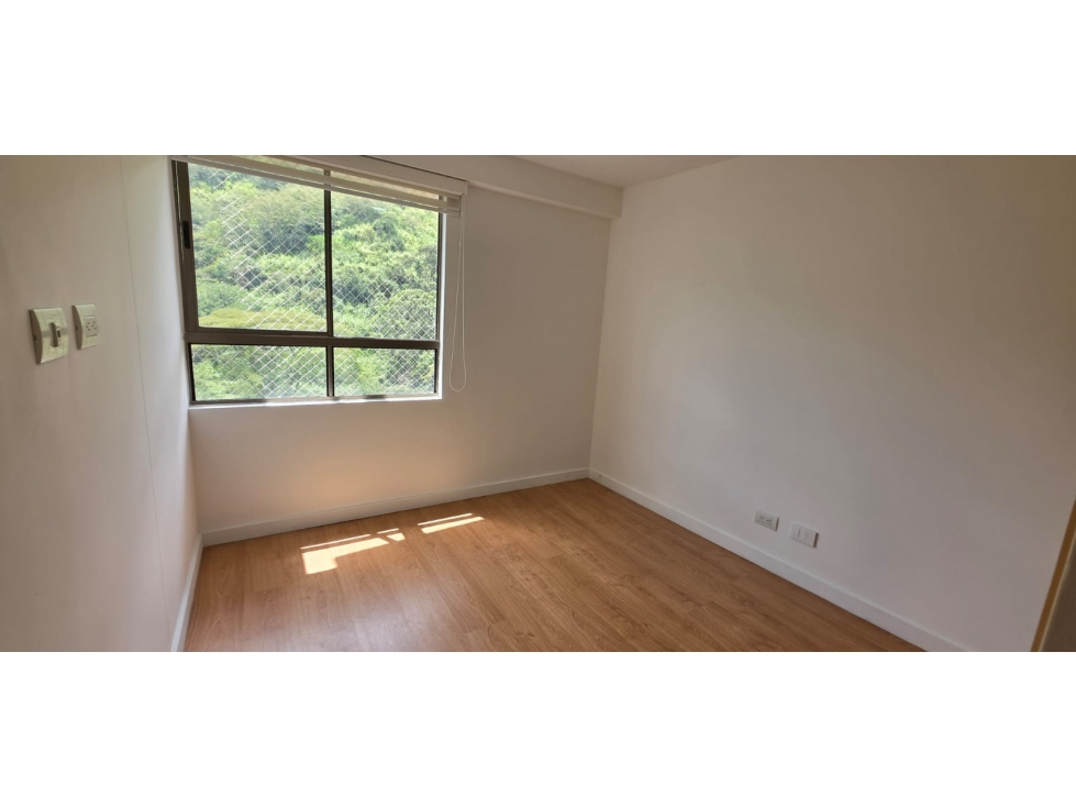 VENTA DE APARTAMENTO EN LOMA DE LOS BERNAL - 5