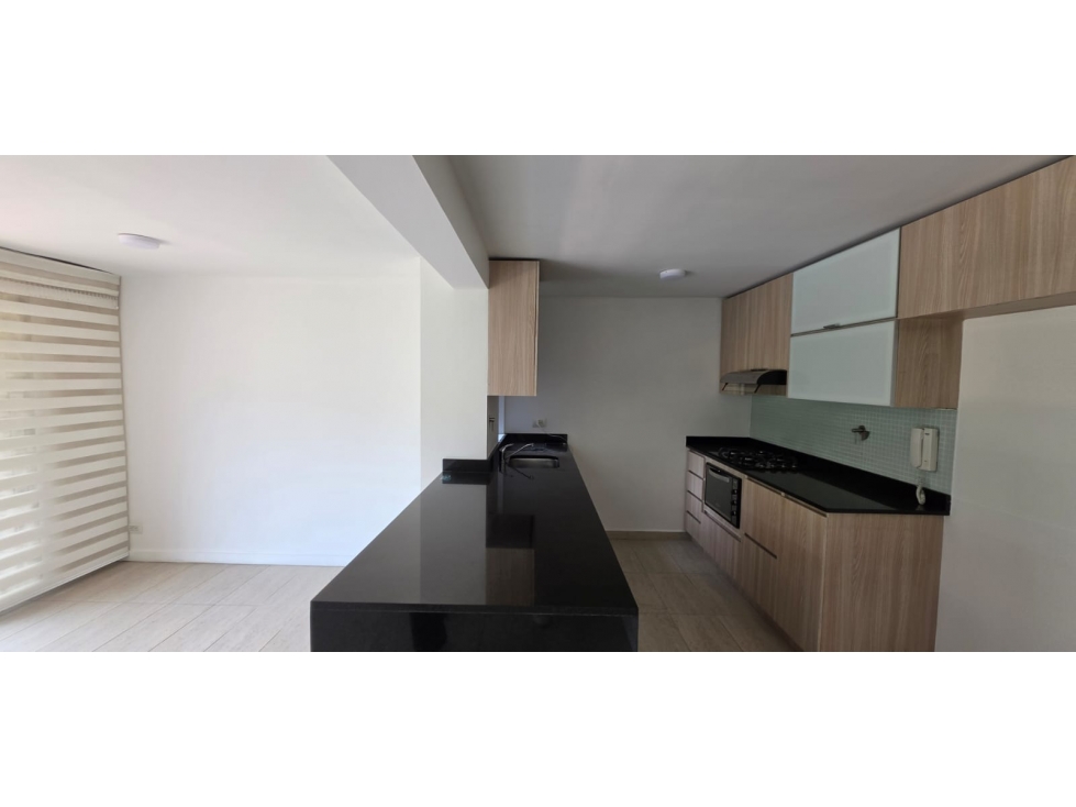 VENTA DE APARTAMENTO EN LOMA DE LOS BERNAL - 4