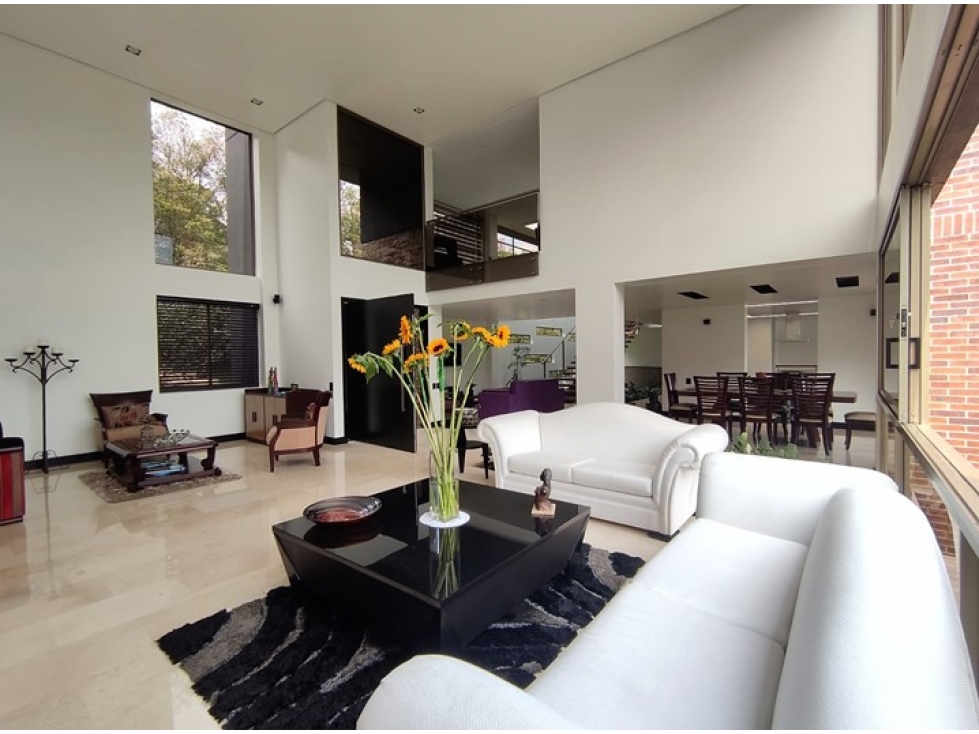 Espectacular casa en venta Loma el escobero