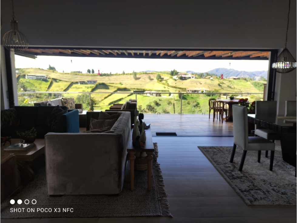 Casa Campestre en exclusiva parcelación vía al aeropuerto