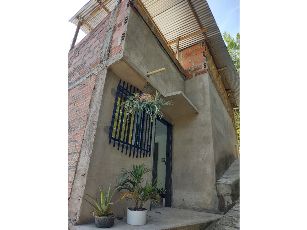 CASA PARA REMODELAR O INDEPENDENDIZAR EN ZONA RURAL DE BARBOSA - 2