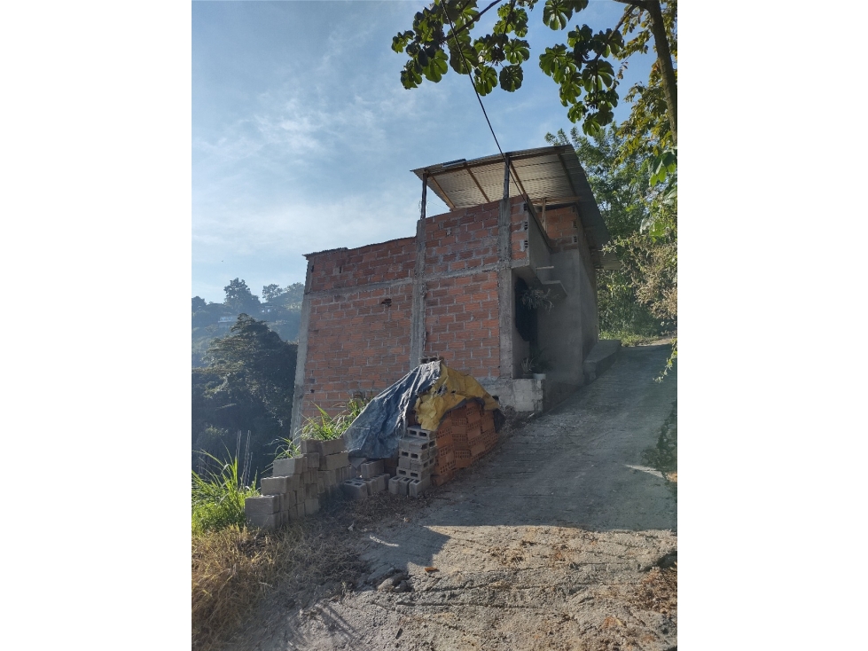 CASA PARA REMODELAR O INDEPENDENDIZAR EN ZONA RURAL DE BARBOSA - 5