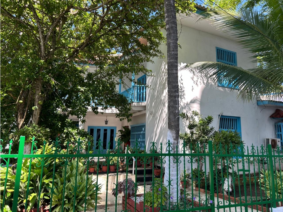 Se Vende / se arrienda casa esquinera en Manga en Cartagena de Indias