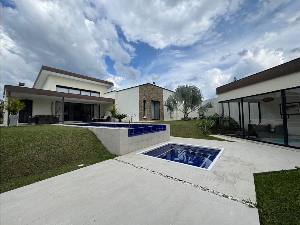 SE VENDE CASA CAMPESTRE SECTOR CLUB CAMPESTRE (LA TEBAIDA)