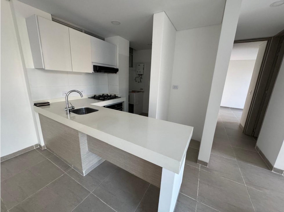 SE VENDE COMODO APARTAMENTO UBICADO CERCA AL PARQUE FUNDADORES — foto 3