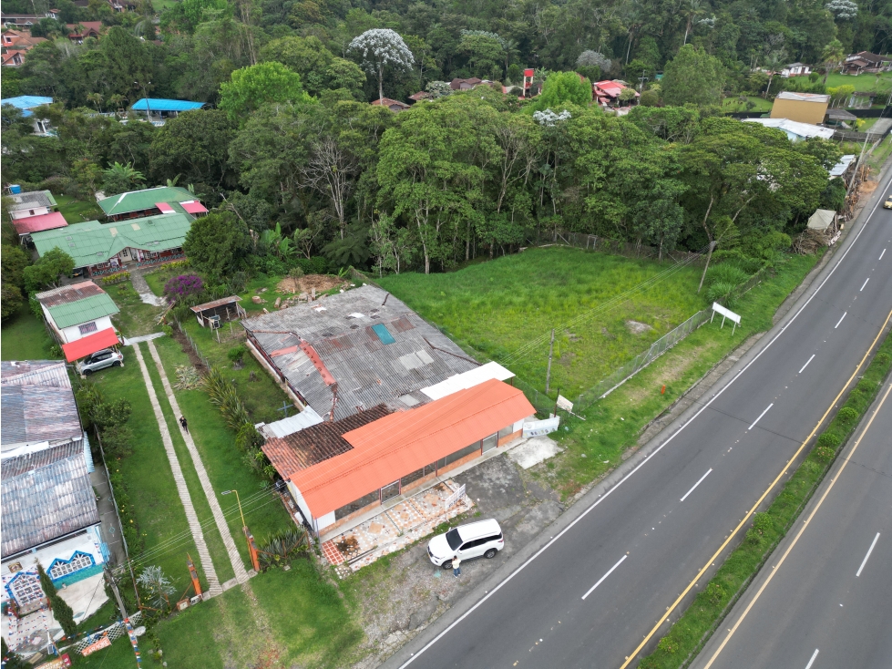 SE VENDE ESPECTACULAR LOTE PARA USO COMERCIAL O RESIDENCIAL
