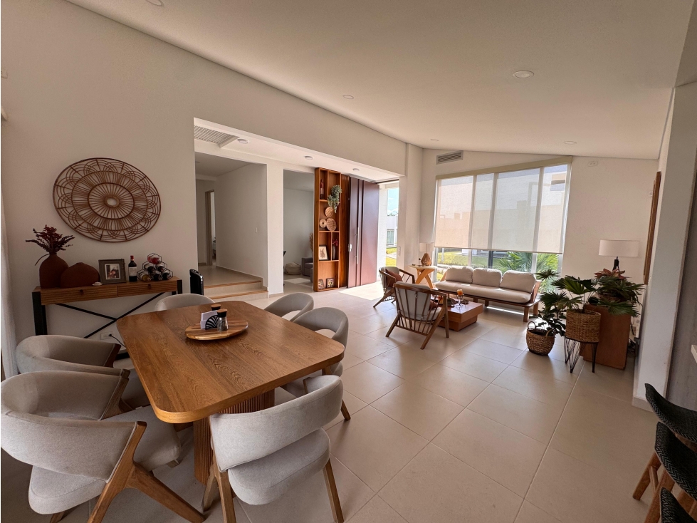 SE VENDE ESPECTACULAR CASA EN LA TEBAIDA