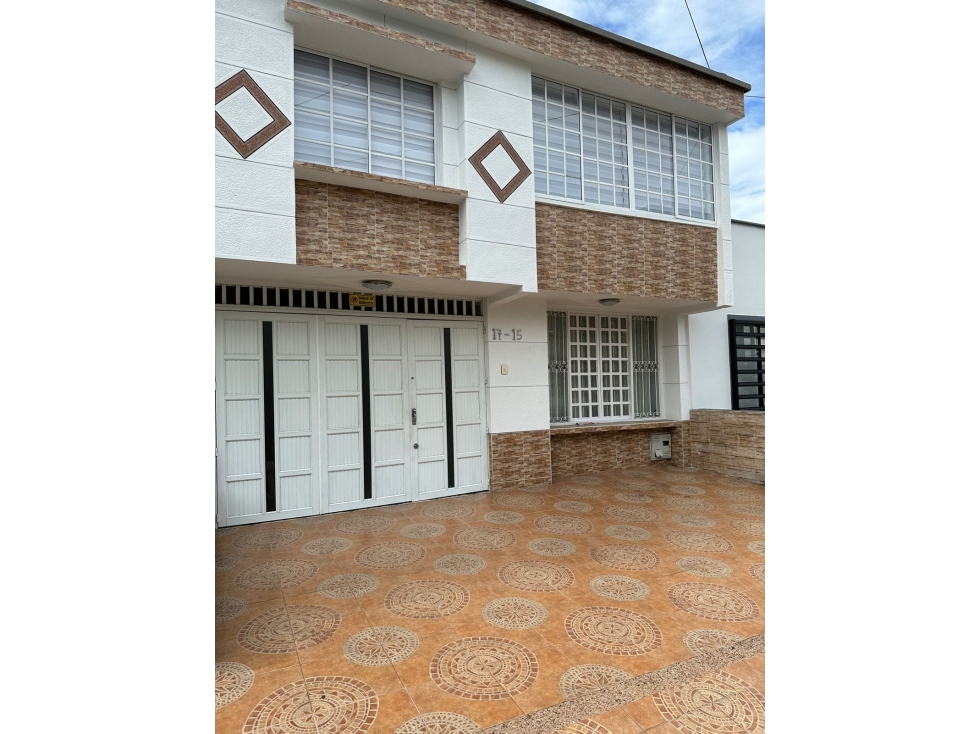 SE VENDE HERMOSA CASA DE DOS PLANTAS - SECTOR NORTE