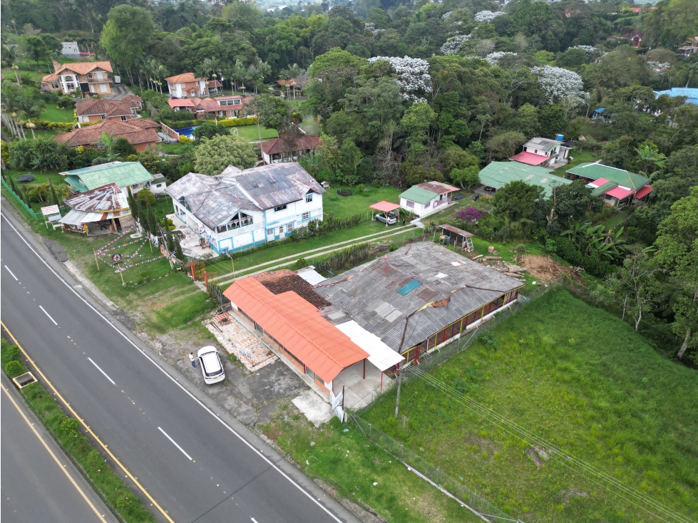 SE VENDE ESPECTACULAR LOTE PARA USO COMERCIAL O RESIDENCIAL — foto 3