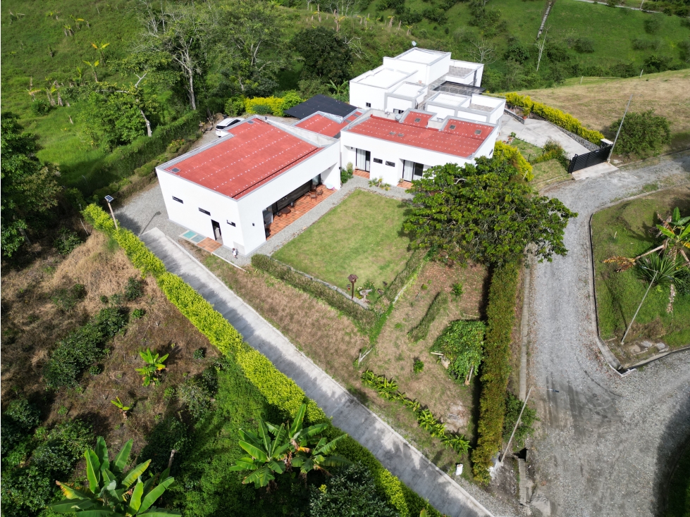 SE VENDE CASA CAMPESTRE TIPO CHALET