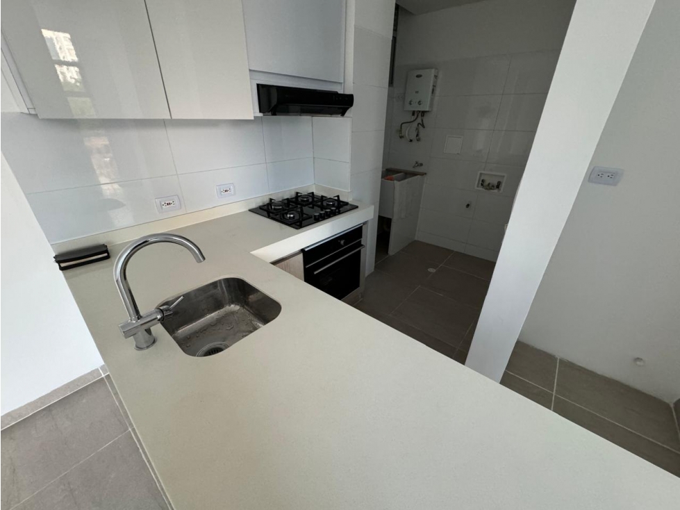 SE VENDE COMODO APARTAMENTO UBICADO CERCA AL PARQUE FUNDADORES — foto 4