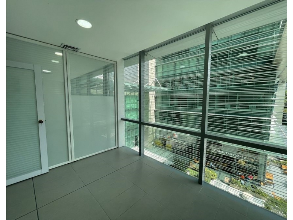 OFICINA DISPONIBLE PARA ARRIENDO POBLADO