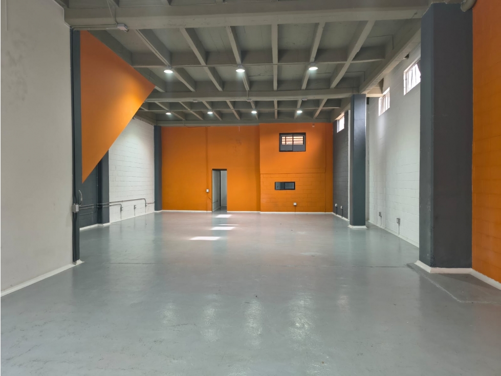 BODEGA EN PRIMER PISO DISPONIBLE PARA ARRIENDO UBICADA EN BOSTON