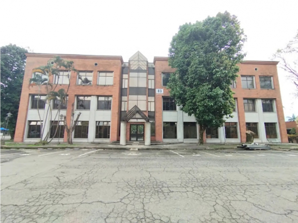 EXCELENTE EDIFICIO DE OFICINAS EN UBICACIÓN ESTRATÉGICA ITAGUI. - 2