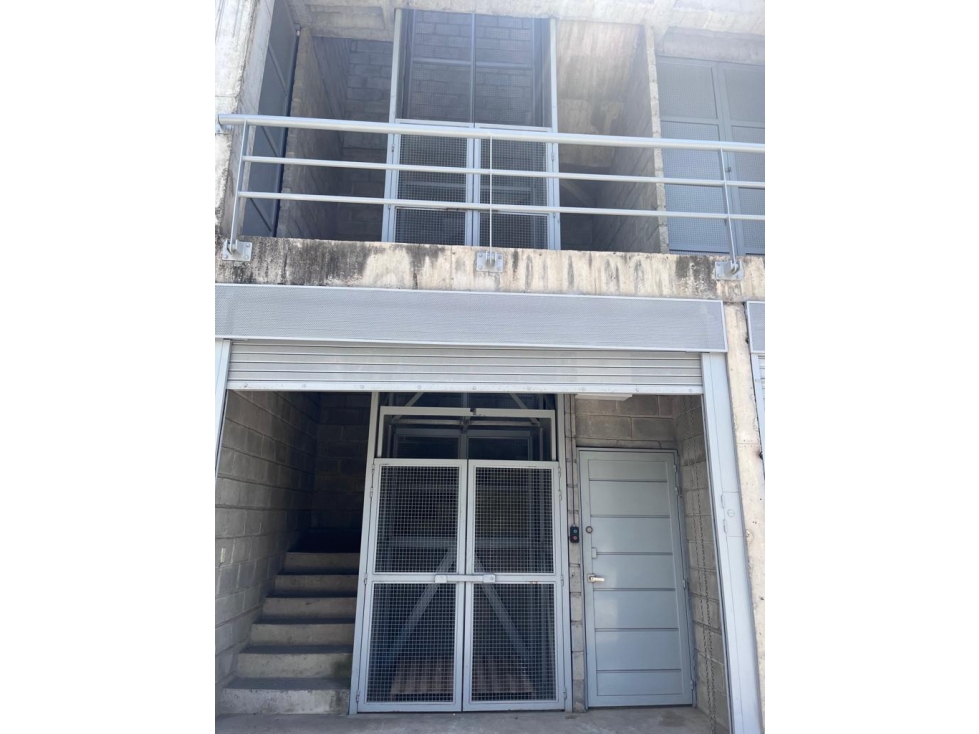 BODEGA DISPONIBLE PARA VENTA EN GIRARDOTA - 2